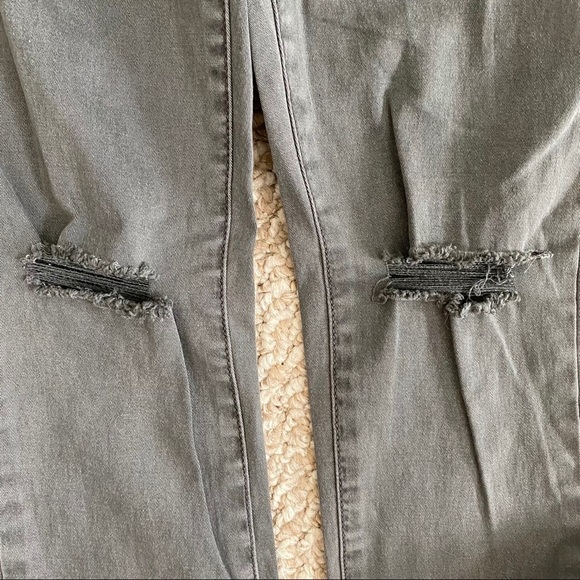 Gianni Bini NWT distressed knees skinny jeans size 5 - Picture 2 of 5